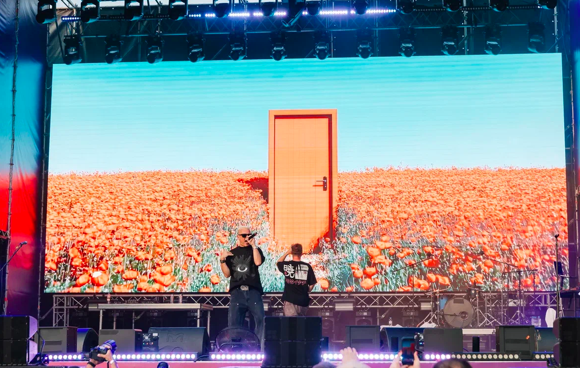 Фото Орали «Сигма-бой» и «А у реки». Опубликованы яркие моменты Черника Music Fest в Новосибирске 46